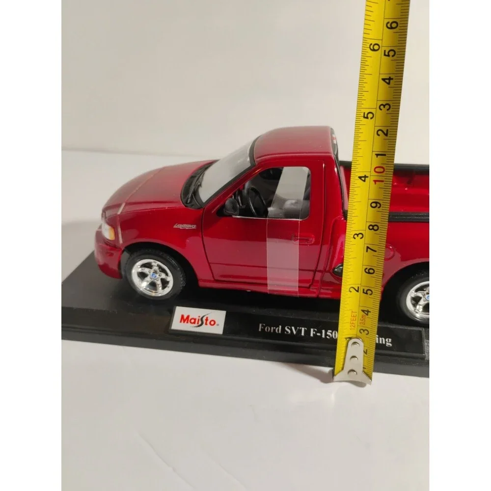 BURAGO GOLD Coll. 1999 Ford F-150 SVT LIGHTNING 1/21 Diecast Pickup Red